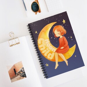 Cuaderno espiral Moon Child: diseño de ensueño para creativos, amantes de los diarios, regalo para escritores, material escolar, papelería estética.