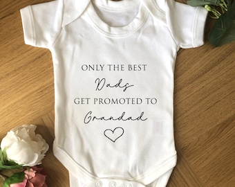 Solo los mejores papás se convierten en abuelos. Chaleco para bebé con anuncio de embarazo - Chaleco para bebé que revela el embarazo - Regalo para el futuro abuelo y el nuevo bebé.
