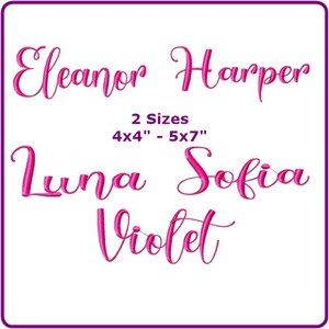 Pode incluir: Um fundo branco com os nomes "Eleanor Harper", "Luna Sofia" e "Violet" em uma fonte de script rosa vibrante. O texto "2 Tamanhos" e as dimensões "10x10cm - 13x18cm" também são exibidos.