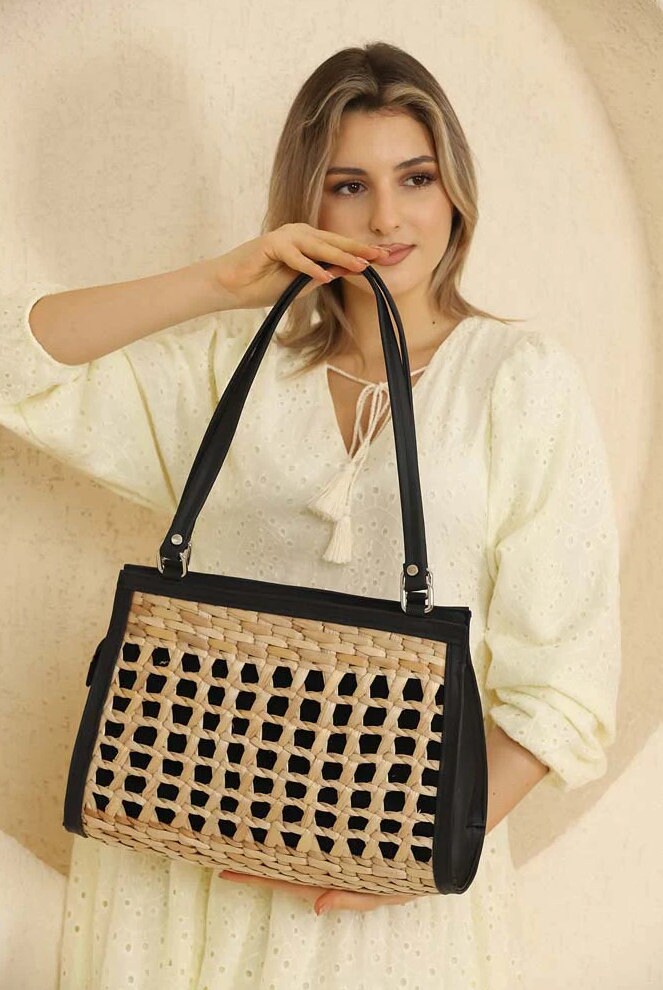 Blossom Straw Bag- Black