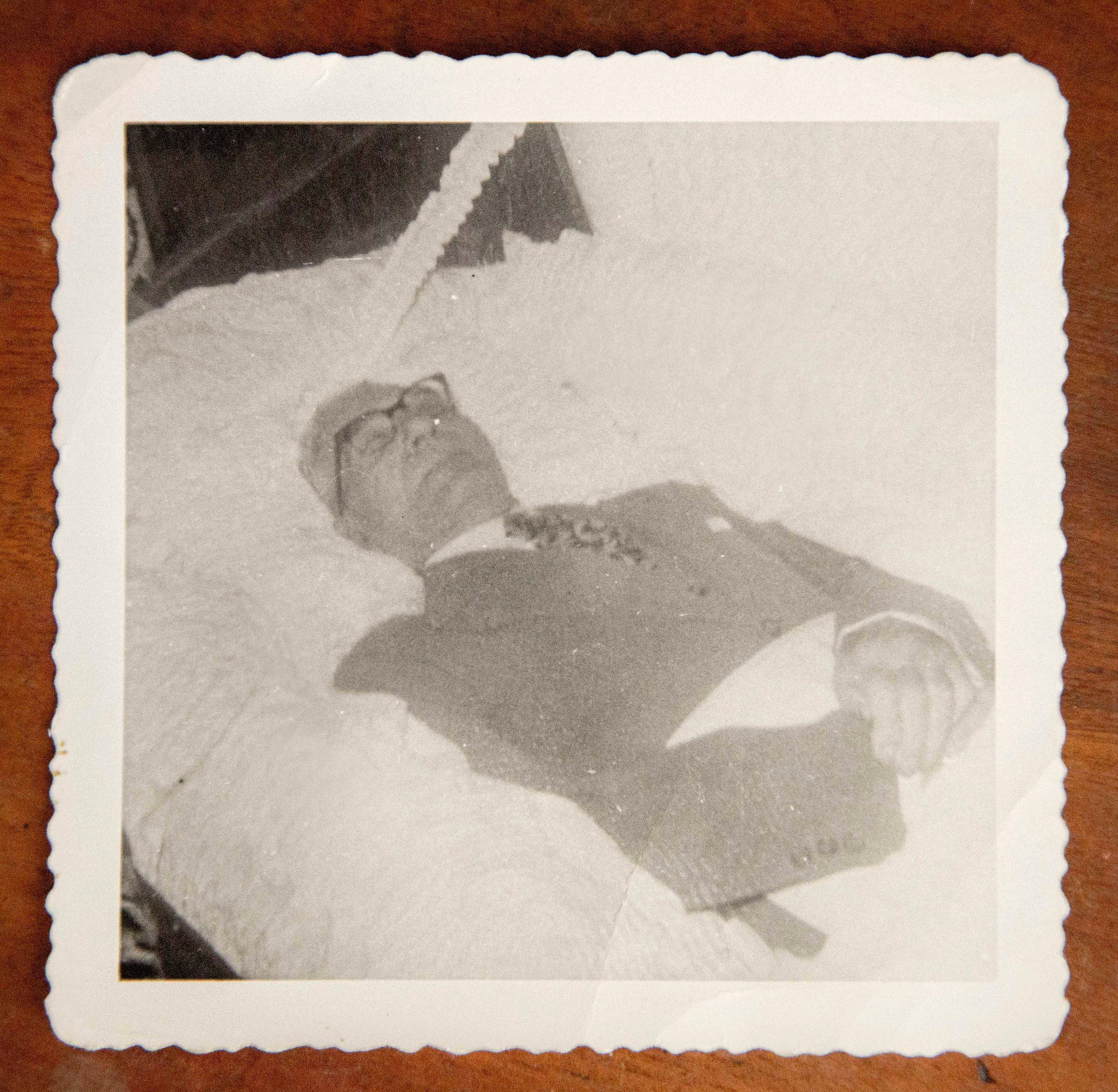 Deceased Liberty German Open Casket - swhb8u8