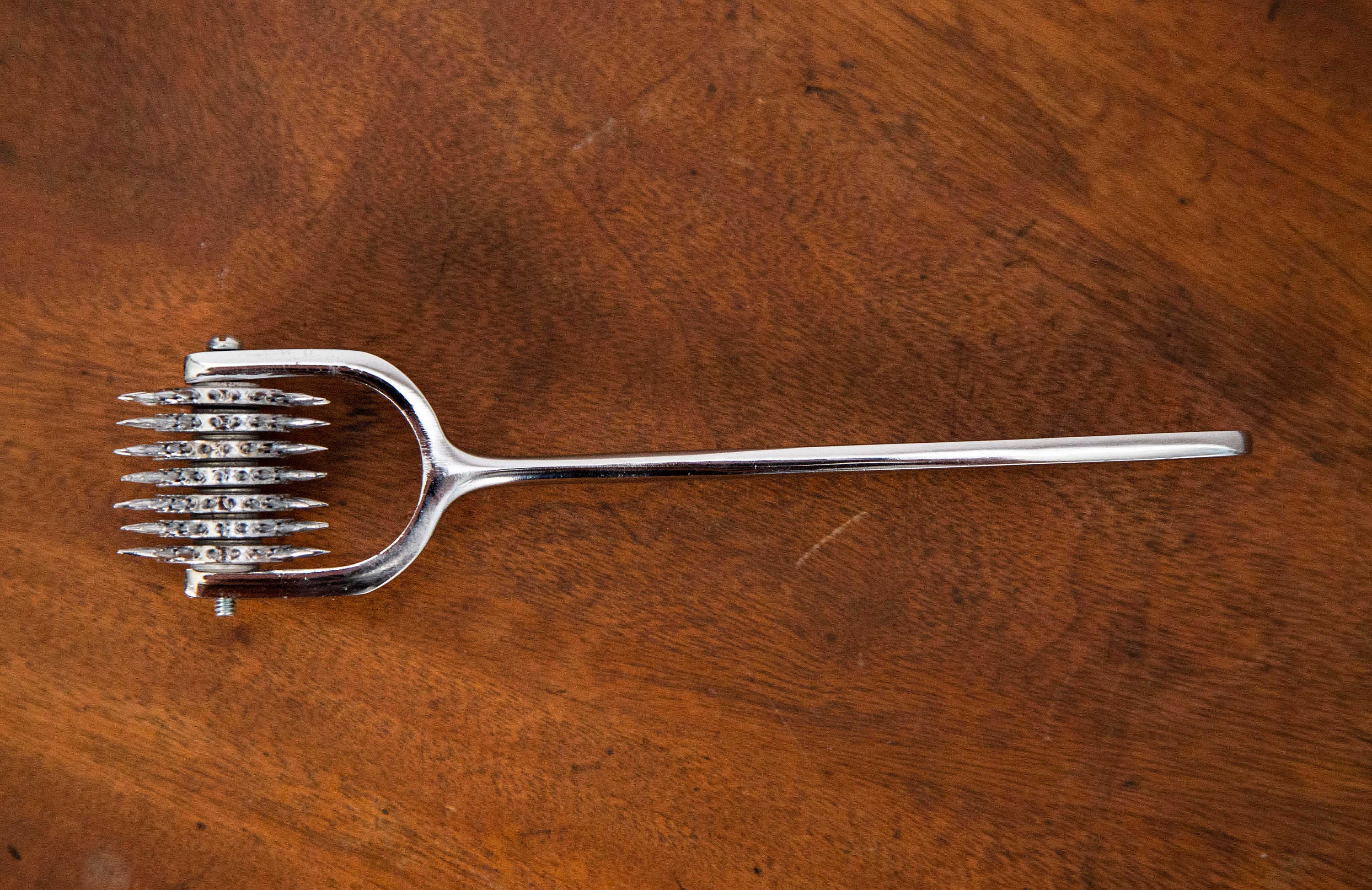 Ruota Con Manico Per Esame Neurologico ODM Ruota Di Wartenberg ODM Per Diagnostica Chirurgica – Strumento Ortopedico, Nuovo Modello Strumento Per Test Sensitivo - Foto 13