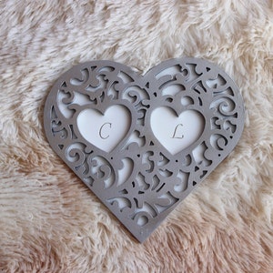 Portafedi in legno verniciato e personalizzato per anniversario, matrimonio,  feste a tema