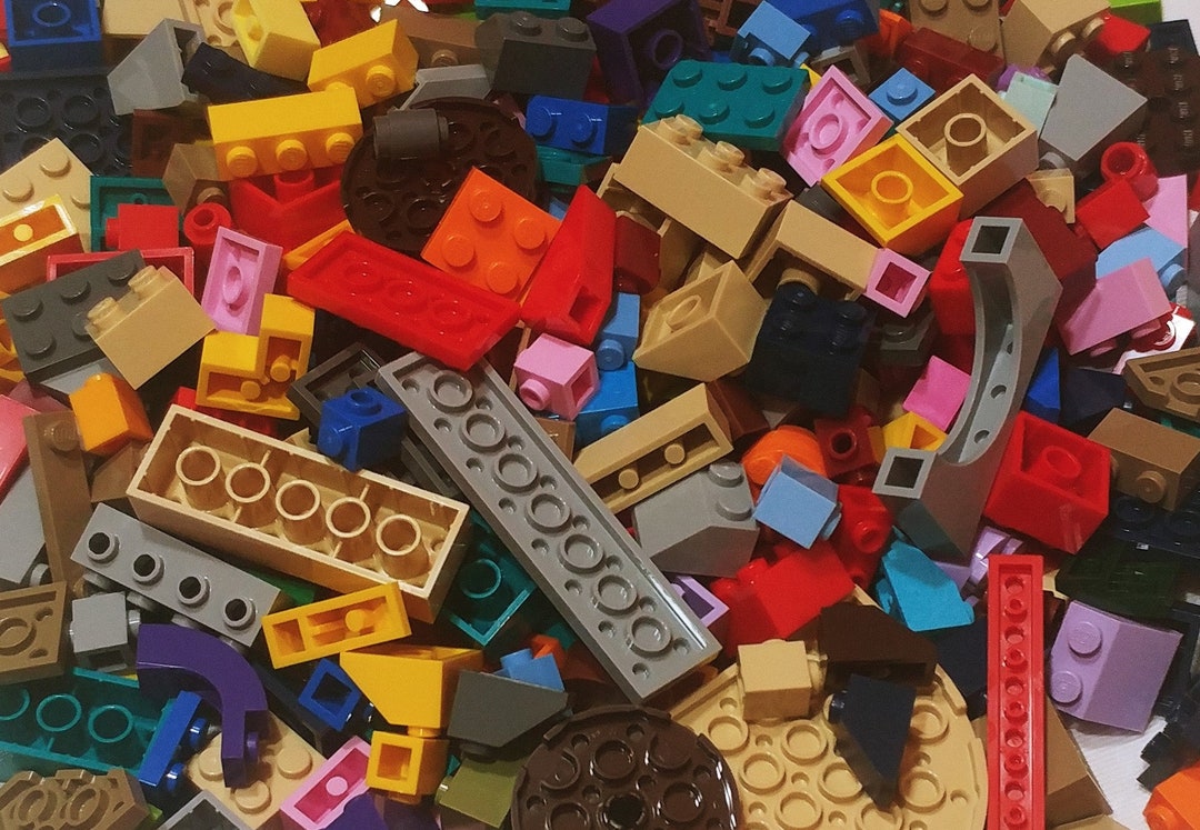 Mixed Color LEGO® Bulk Lot, 100 Parts With Minifigure - Etsy