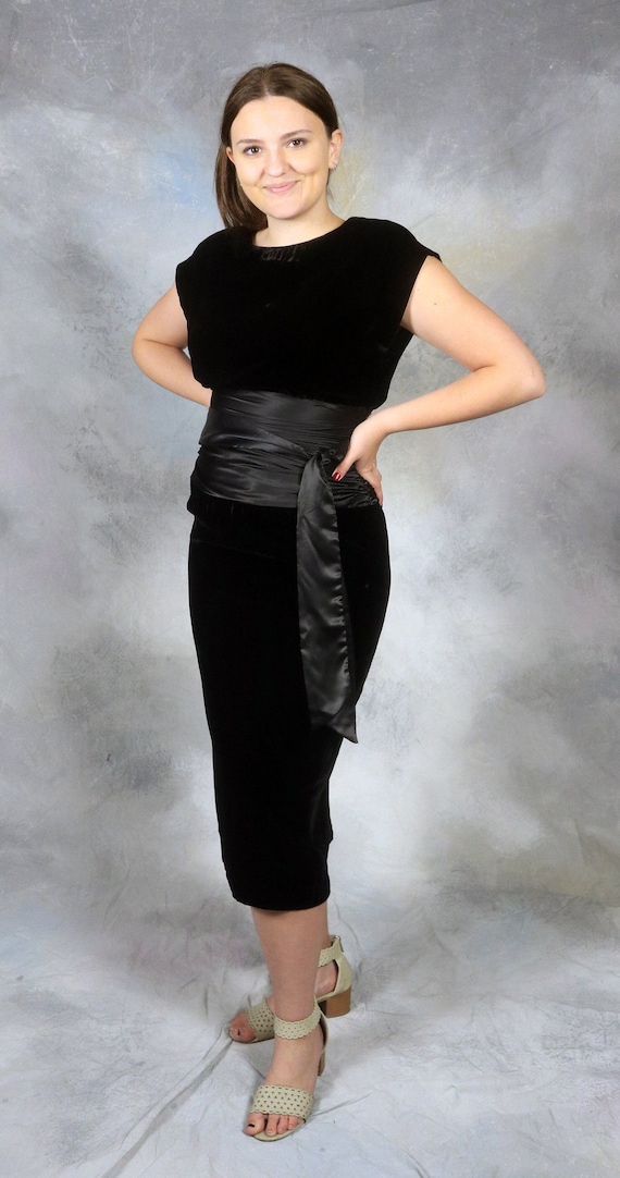 Vintage '80's Black Velvet & Silk Cap Sleeve Dres… - image 1