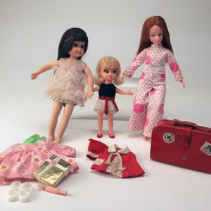 Vtg &#39;60s Tutti B-Day Beauty Outfit 3617; &#39;71 Ltl Miss Dollikin (Redhd)-Orig Outfit; Hasbro Dolly Darling w/Xtras; Red Leather Doll Suitcase