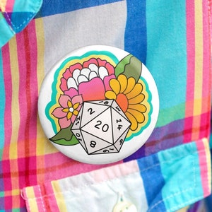 Dnd psychedelische Blumen Knopf, DnD Pin, W20 Knopf, Dnd Geschenk, Dnd Merch, Dnd Blumen Knopf, Dnd Button, Dnd Geschenk Knopf, Dnd Geschenke