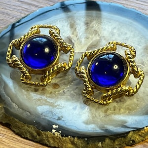 Vintage GEM CRAFT gold tone blue cabochon clip earrings