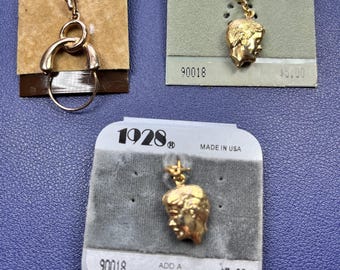 Nuevos dijes de silueta masculina y porta dijes de stock antiguo