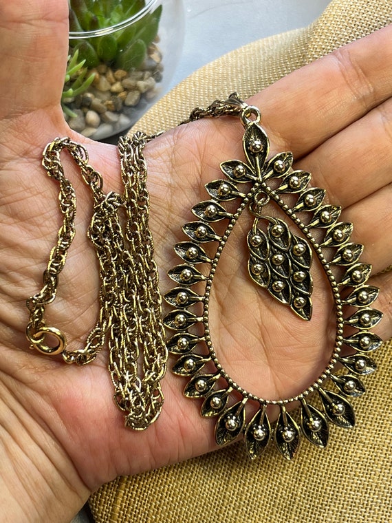 Vintage SARAH COVENTRY open pendant necklace