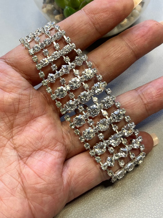 Clear prong set glass rhinestone bracelet