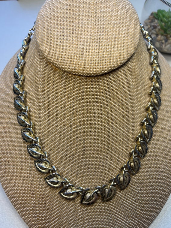 Vintage CORO gold tone leaf motif necklace
