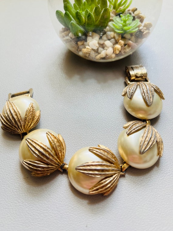 Vintage gold tone faux pearl bracelet - image 1