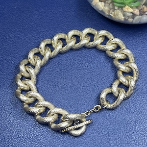 Vintage 1975 AVON "Gilded Links" chunky textured gold-tone curb chain toggle bracelet