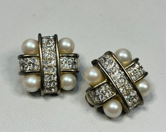 Vintage faux pearl rhinestone clip on earrings