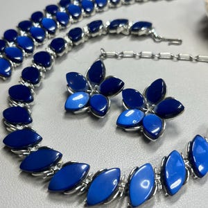 LISNER silver tone/blue thermoset necklace/bracelet/clip earrings set
