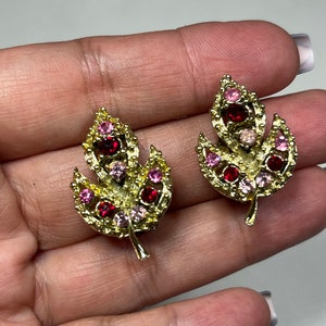 Vintage gold tone rhinestone leaf clip on earrings