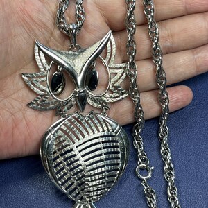 Vintage ALAN silver tone articulated open work owl pendant necklace