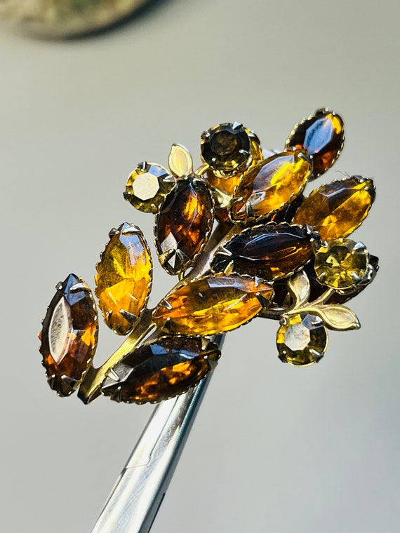 Vintage Honey amber tone rhinestone brooch