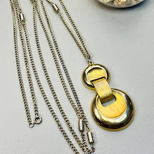 Vintage signed LISNER gold tone pendant necklace