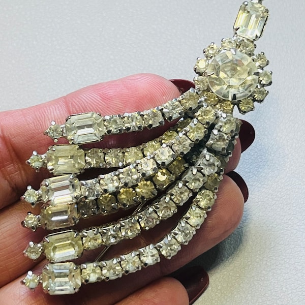 Vintage 1950s Crystal Rhinestone comet brooch