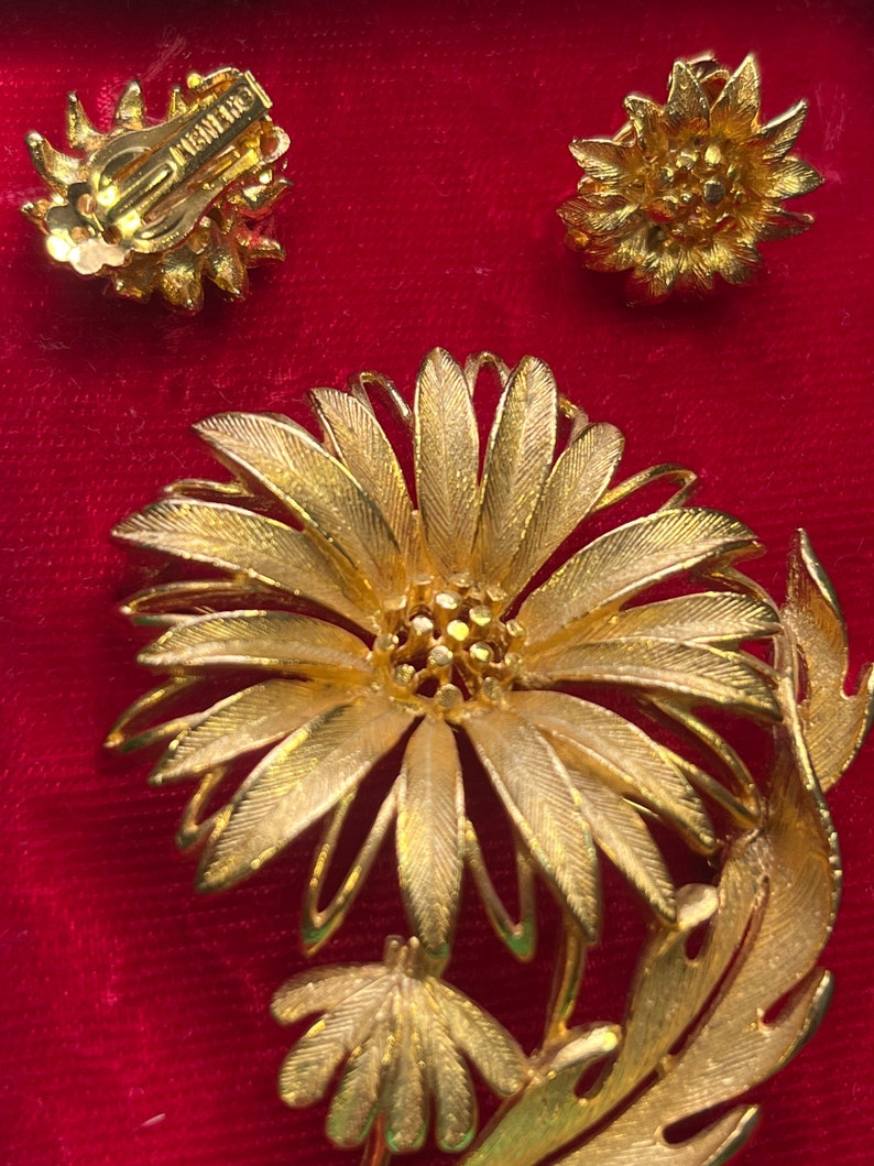 LISNER gold tone flower brooch/clip earrings set image 4