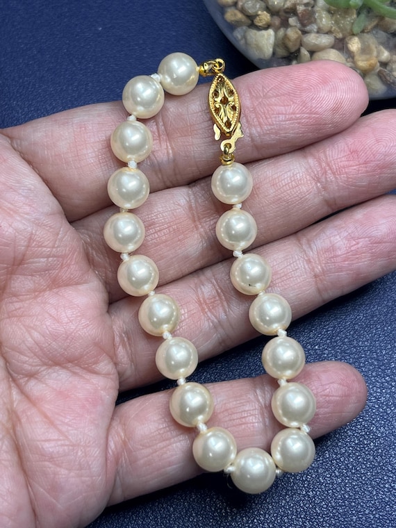 Vintage hand-knotted white glass pearl bracelet