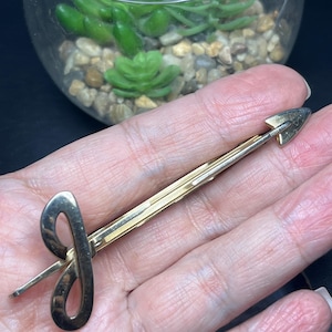 Vintage HICKOK USA gold-tone arrow J monogram tie clip