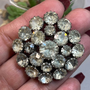 Vintage 1950s silver tone clear crystal rhinestone brooch