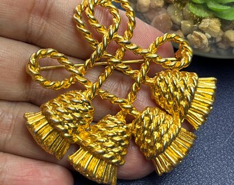 Vintage Goldtone Twisted Rope Brooch With a Loop Bow and  Vintage Twisted Rope Gold Tone Bow Brooch/Pin With Dangling Tassels 1970s main image 1