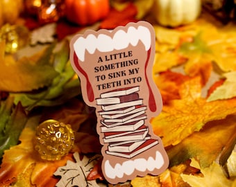 Vampir Zähne Bücherwurm Sticker | Spooky Fantasy Supernatural Buch Sticker | Kindle Sticker | Leser Sticker | Buch Stack Sticker | TBR