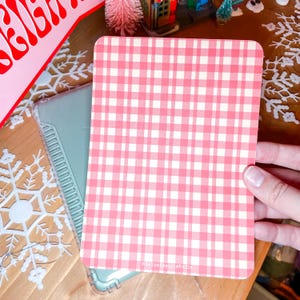 Rood en crème geruit patroon Kindle-inzetstuk | Kindle-insteekkaart, leesgrage cadeau, cadeau voor boekenliefhebber, e-reader insteekkaart, Kindle Colorsoft, Paperwhite