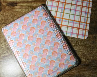 Seashell Pattern Kindle Insert, Colorful Stripped Pattern Summer Decor for Kindle, Bookish Gift