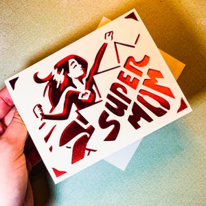 Tarjeta del Día de la Madre de Super Mamá / Tarjeta de Mamá superhéroe / Tarjeta de felicitación en blanco del Día de la Madre / Tarjetas para mamá / Tarjeta en blanco de crema y papel de aluminio rojo