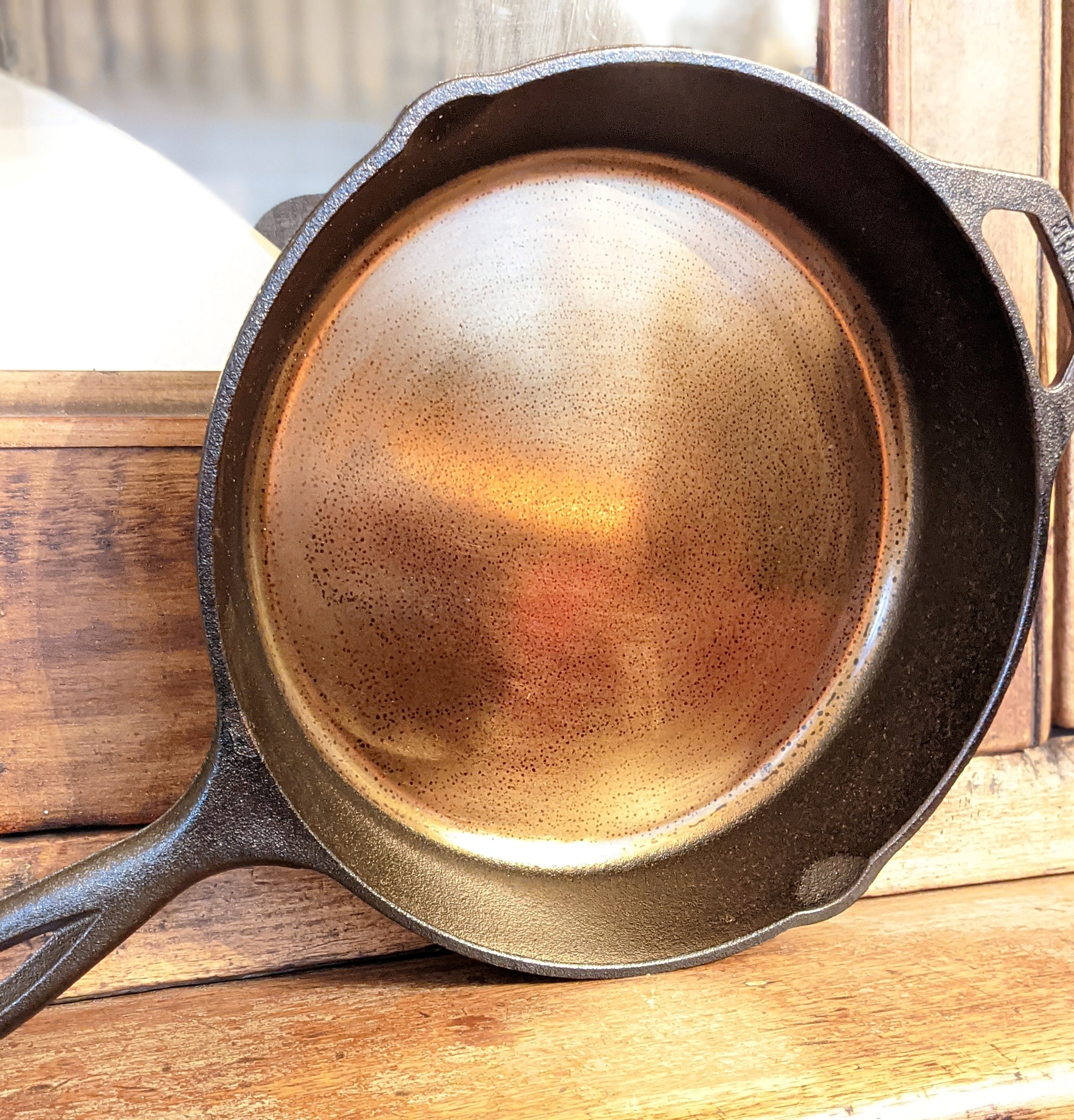 Smooth cast cheap iron skillet