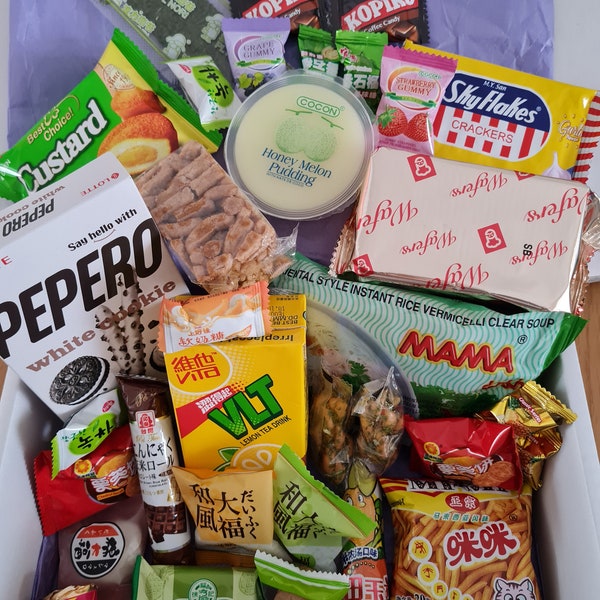 33 pieces Asian Korean Chinese Taiwan Malaysian + Sweet & Savoury goodie box