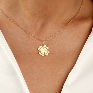 Colar de trevo com nome personalizado, trevo de quatro folhas, colar com nome, colar de trevo de prata com design feito à mão, presente de Ano Novo, colar da sorte