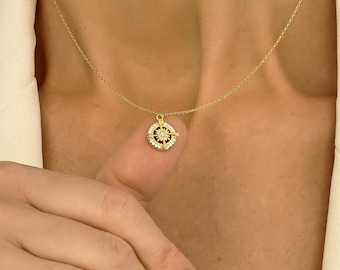 Minimalist Diamond Compass Necklace, Elegant Compass Necklace,Mother's Day Gift, Compass Necklace for Travelers and Adventurers