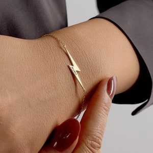 Bracelet éclair avec nom personnalisé, bracelet éclair, cadeau du Nouvel An, bracelet minimaliste. Bracelet Lightning Mama, cadeau pour une mère