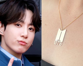 【KUJAAN】KJ - Smile pendant necklace▲BTS着用 KUJAAN(クジャーン) - 海外通販のBUYMA