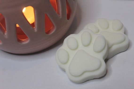 Pet friendly scented wax melts/ high quality soy wax/natural essential oils/paw shapes/vegan/aromatherapy/oder eliminator