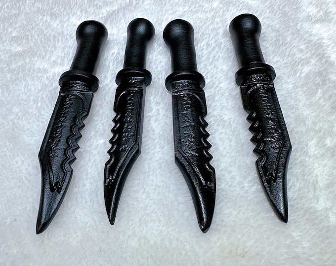 Obsidian Cat Carving: Black Stone Crystal with Magical Energy