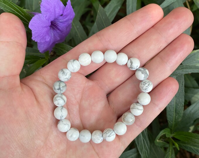 Natural Chic Handmade Howlite Bracelet - Pure White Gemstone Elegance - Special Birthday Gift for Women