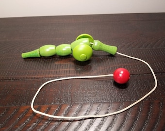 Pull Toy, Vintage Wooden Green Alligator or Snake Pull Toy, Childs Toy