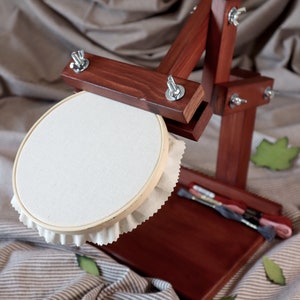 Embroidery stand. Adjustable embroidery hoop holder.