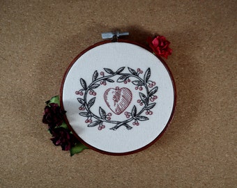 The Heart // Medieval engraving inspired // Bordado a mano 13 cm