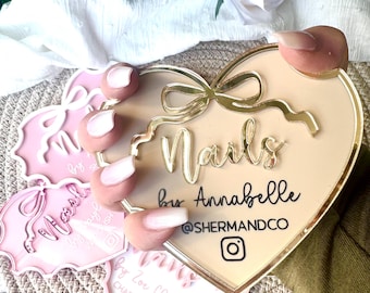 Laço em forma de coração, salão de beleza para manicure, propaganda, selfie de unhas, placa comercial, logotipo, presente para manicure, unhas, redes sociais, adereço para fotos de unhas, coquete.