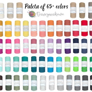 Könnte beinhalten: Eine Palette mit über 65 Farben an Garn, jede Farbe ist zu einer Kugel gewickelt und auf weißem Hintergrund präsentiert. Das Garn besteht aus Naturfasern und ist perfekt zum Basteln, Verpacken und Dekorieren.