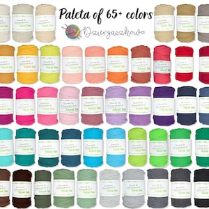 Può includere: Una collezione di oltre 65 colori di corda di cotone, ogni corda è avvolta in una palla ed etichettata con il nome del marchio "Azurek 5mm". La corda è disponibile in una varietà di colori, tra cui bianco, beige, giallo, verde, rosa, rosso, viola, blu, marrone e grigio.