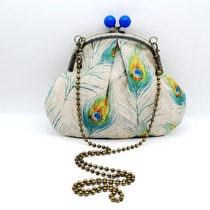 Klick-Klack-Tasche mit Pfauenfeder-Print